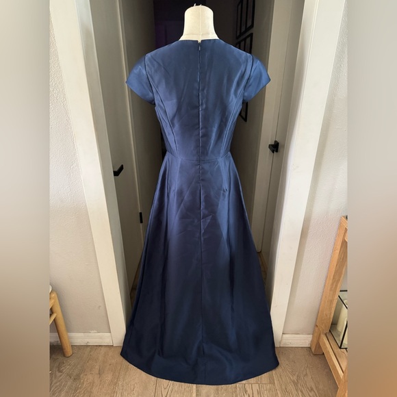 NEW | ALFRED SUNG | Cap Sleeve V-Neck Satin Dress In Midnight Blue | Sz 6 - Picture 4 of 8